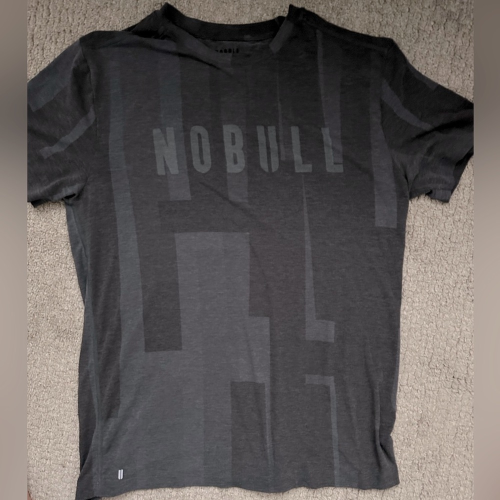 Men’s Nobull shirt